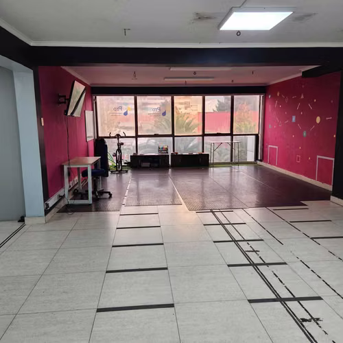 Arriendo Comercial con Estacionamientos (174487)