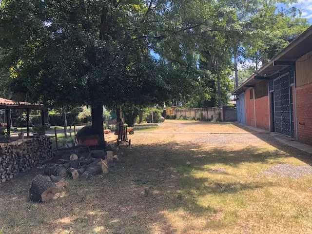 Hermosa Parcela con dos casas y bodegas en 4 hectarea en Rengo