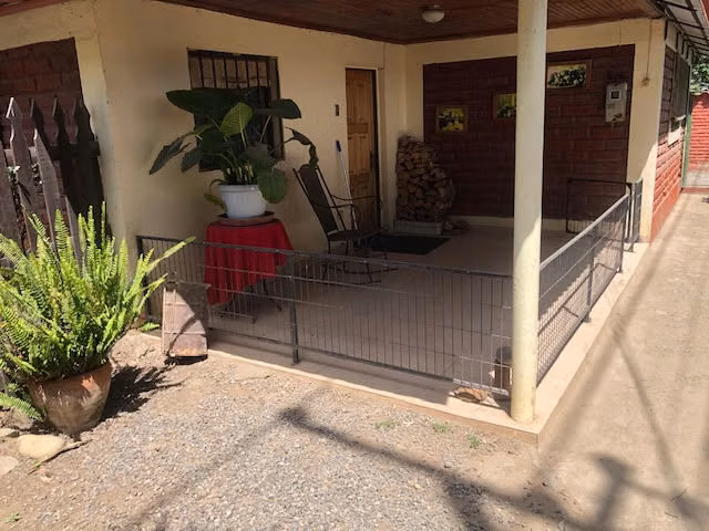 Hermosa Parcela con dos casas y bodegas en 4 hectarea en Rengo