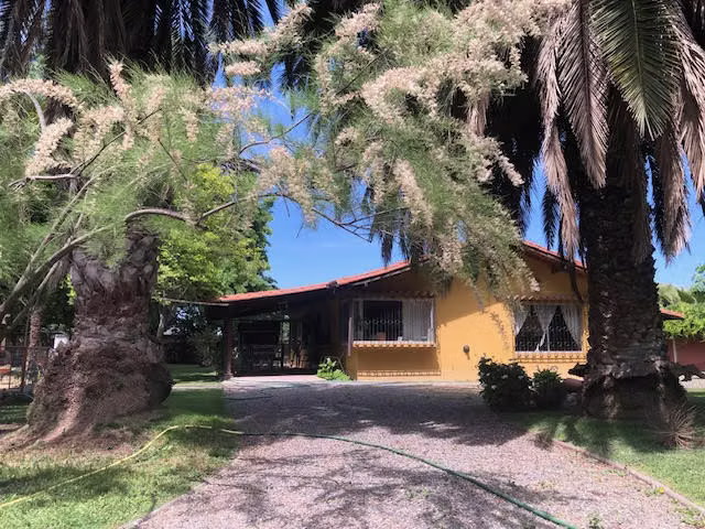 Hermosa Parcela con dos casas y bodegas en 4 hectarea en Rengo