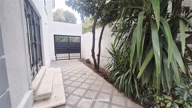 Casa en arriendo de 5D 3B Piscina y depto. interior Ñuñoa
