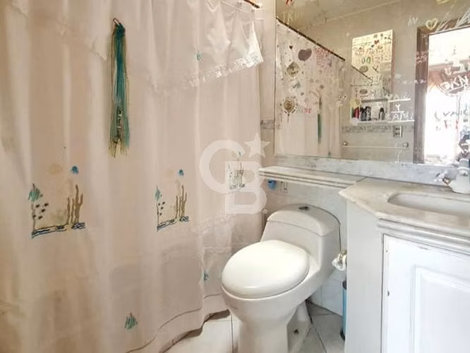 Casa en Las Condes: lujo, comodidad privilegiada.CBG