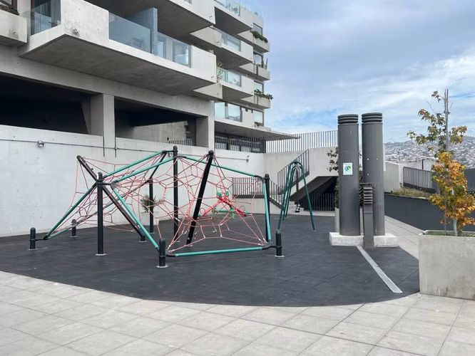 Se vende hermoso depto. 2 dorm. 2 baños con estacionamiento. Cerro barón, valparaiso.