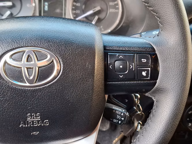 TOYOTA HILUX 2023
