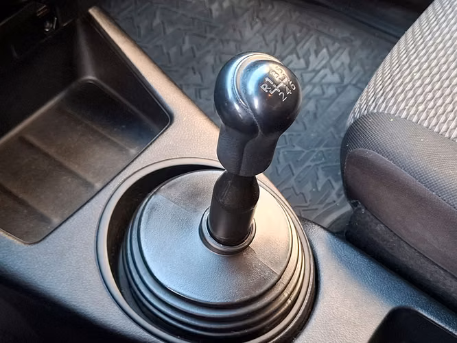 TOYOTA HILUX 2023