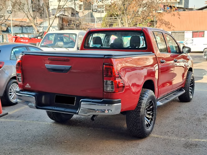 TOYOTA HILUX 2023