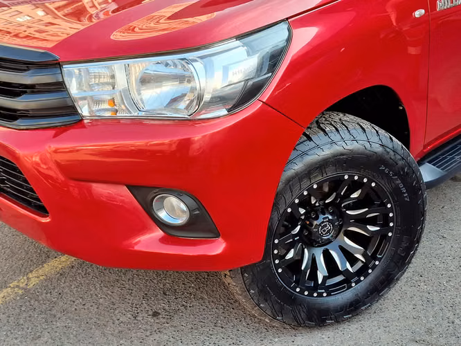 TOYOTA HILUX 2023