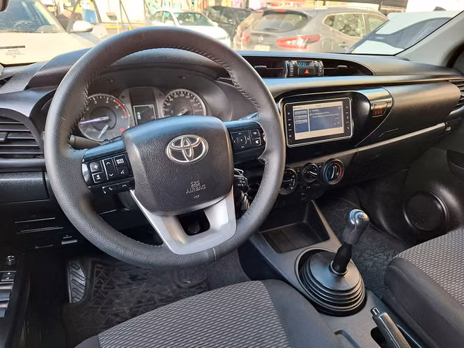 TOYOTA HILUX 2023