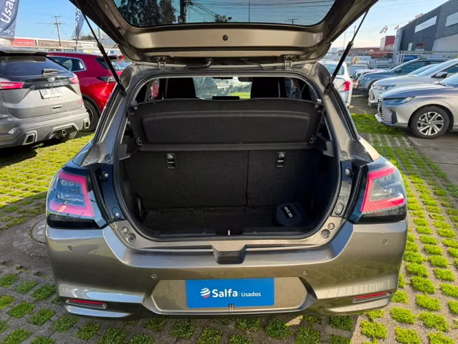 Suzuki Swift  1.2 GLX HYBRID 4X2 HB MT 5P 2025