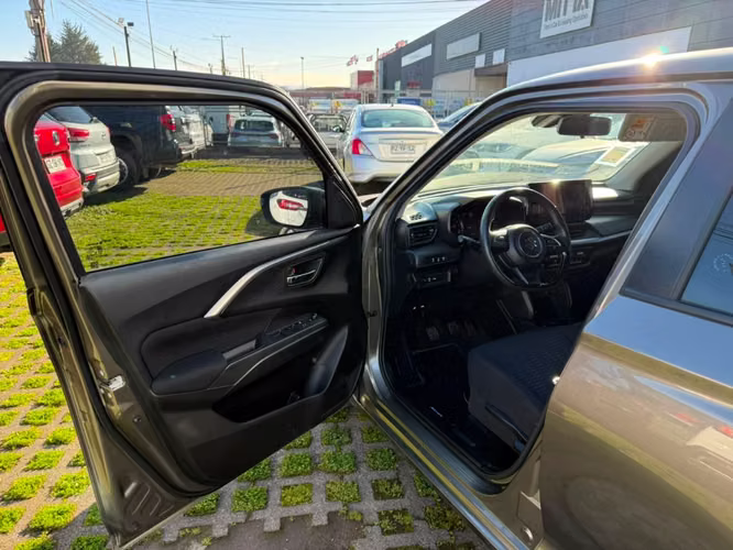 Suzuki Swift  1.2 GLX HYBRID 4X2 HB MT 5P 2025