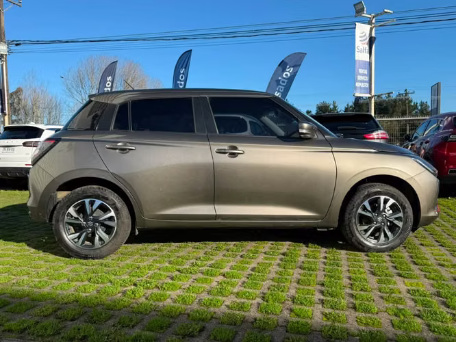 Suzuki Swift  1.2 GLX HYBRID 4X2 HB MT 5P 2025