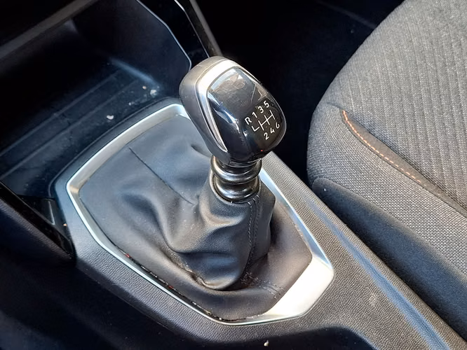 PEUGEOT 2008 2025