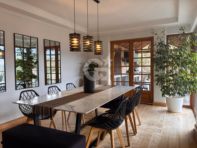 Casa en Lo Barnechea: Lujo y Confort 6D/6B.