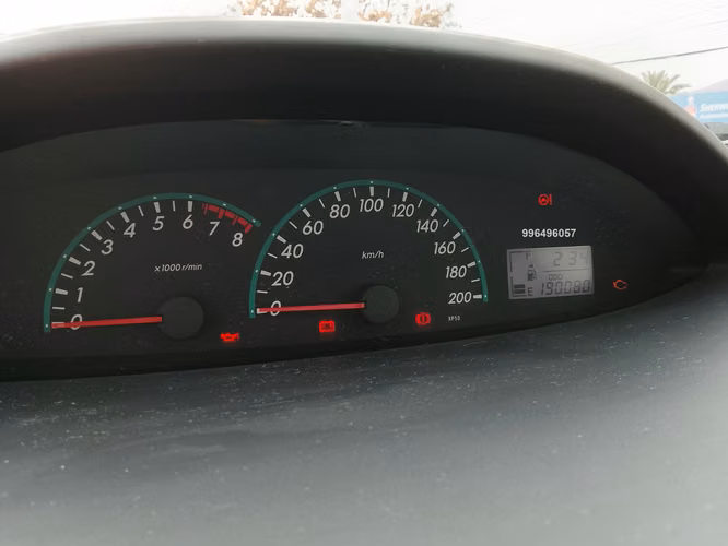 Toyota Yaris Sedán 1.5 XLI MT 2011 190 mil KM $4.700.000