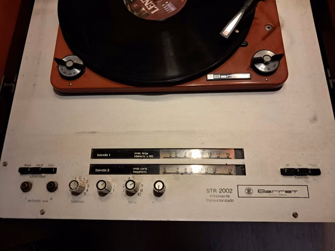Oportunidad venta tocadiscos tipo nave espacial, argentino, macar Barret fines de los 50´