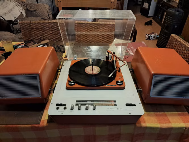Oportunidad venta tocadiscos tipo nave espacial, argentino, macar Barret fines de los 50´