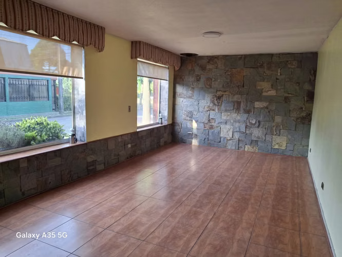 Casa en Vila España, sector residencial, Av. Oriente y Sor Vicenta