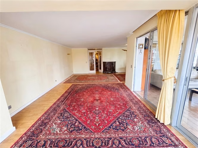 Departamento venta El Golf 3D/3B. Vista despejada