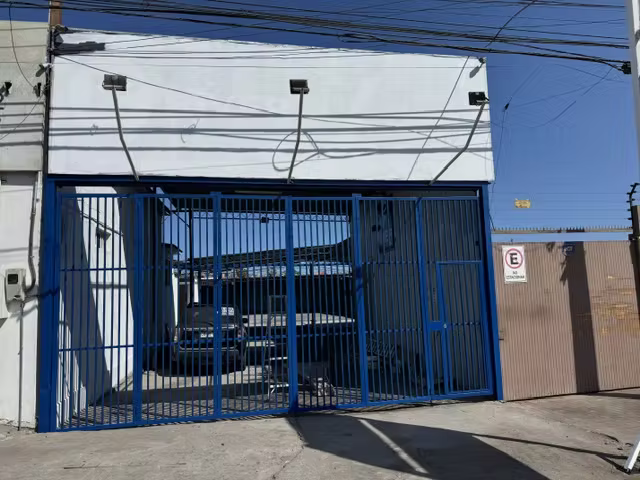Arriendo amplio local comercial Diego Portales