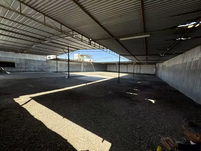 Arriendo amplio local comercial Diego Portales