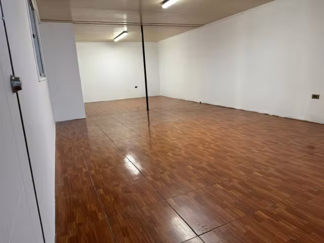 Arriendo amplio local comercial Diego Portales