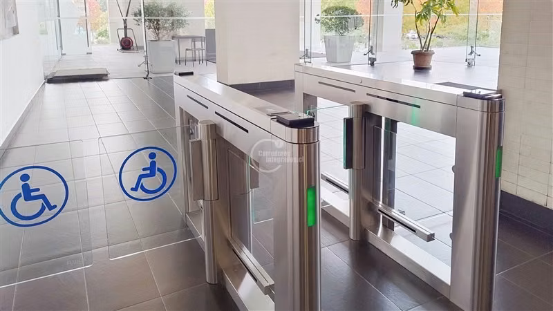 La Dehesa, Arrdo. Oficina, recepción, planta libre, baño.