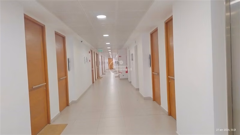 La Dehesa, Arrdo. Oficina, recepción, planta libre, baño.