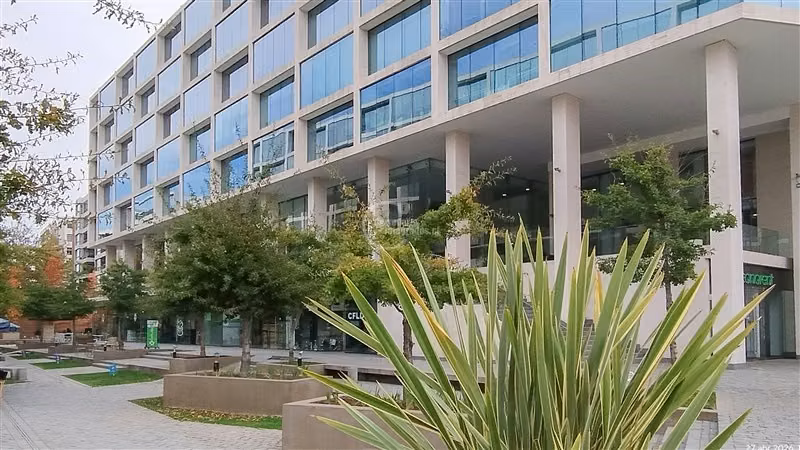 La Dehesa, Arrdo. Oficina, recepción, planta libre, baño.