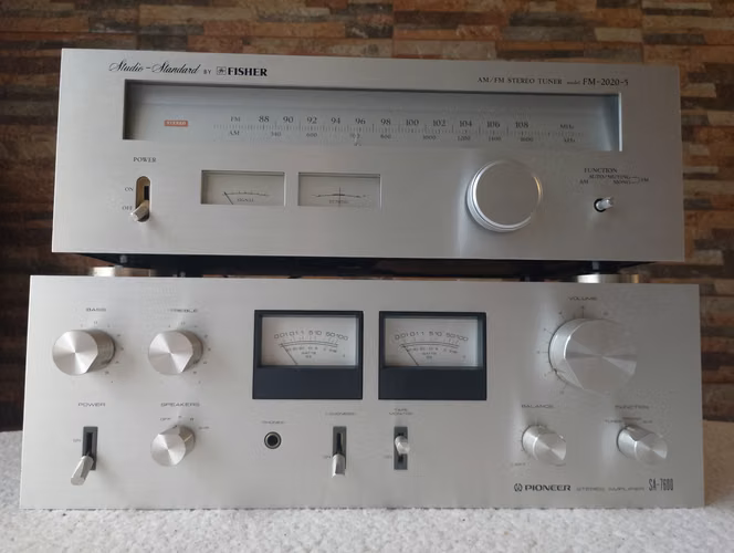 Amplificador estéreo & Tuner análogo