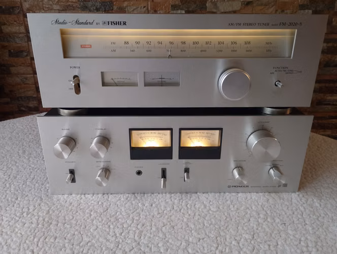 Amplificador estéreo & Tuner análogo