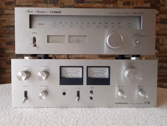 Amplificador estéreo & Tuner análogo