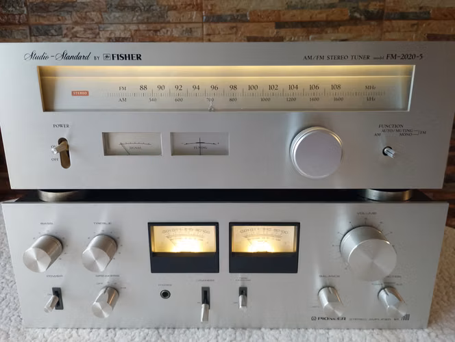 Amplificador estéreo & Tuner análogo