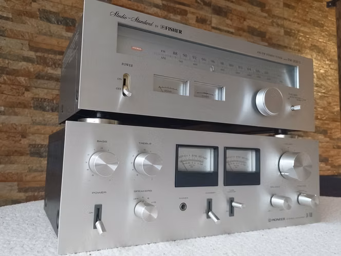 Amplificador estéreo & Tuner análogo