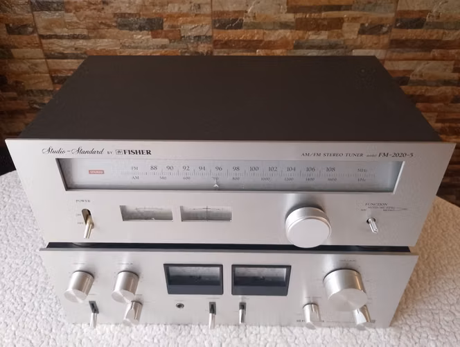 Amplificador estéreo & Tuner análogo