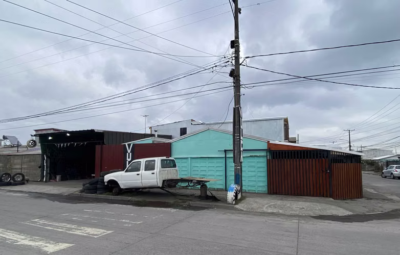 ¡REBAJADA! CASA ESQUINA CON GALPON, BOCA SUR (174898)