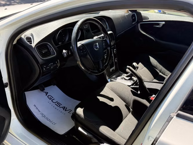 VOLVO V40 D2 MEC 2.0 2016