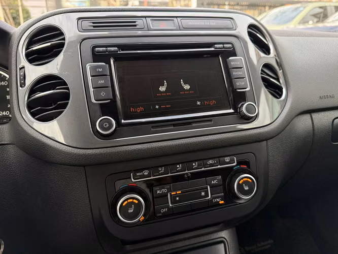 VOLKSWAGEN TIGUAN  2014