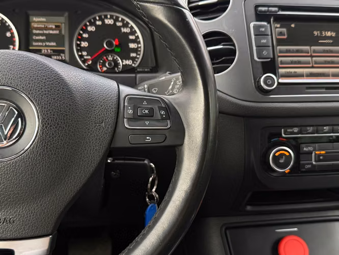 VOLKSWAGEN TIGUAN  2014