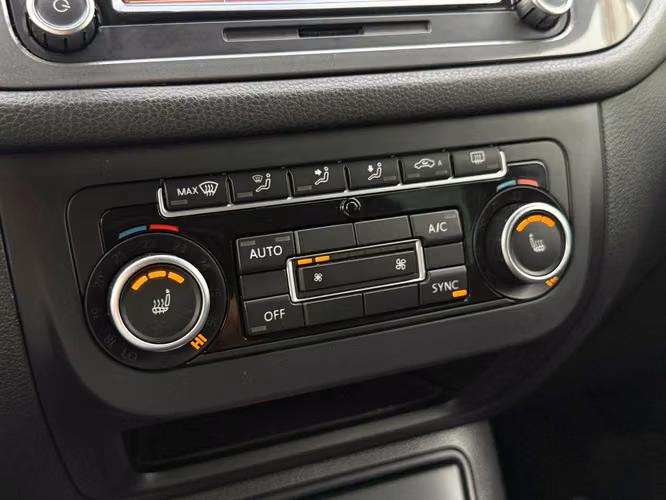 VOLKSWAGEN TIGUAN  2014