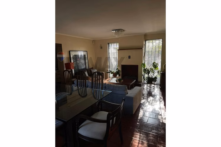 Amplia casa familiar con piscina y quincho