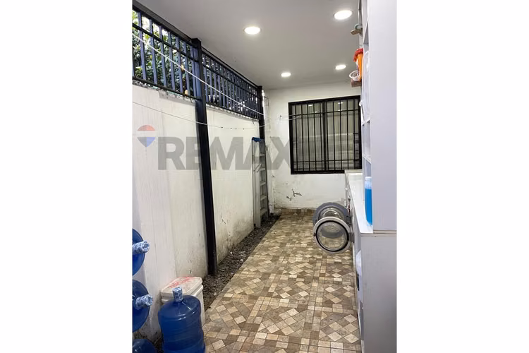 Amplia casa familiar con piscina y quincho
