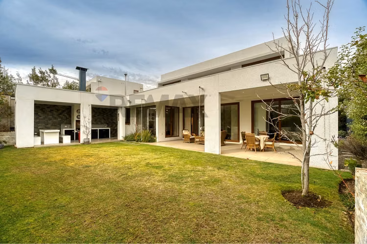 Casa moderna en condominio exclusivo de la dehesa