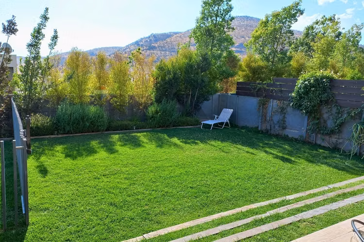 Casa 3 hab, 3 baños + servicio, quincho, piscina