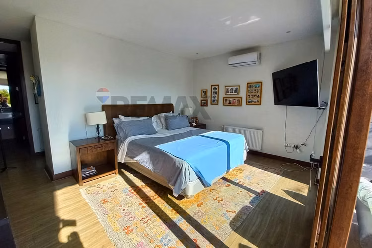 Casa 3 hab, 3 baños + servicio, quincho, piscina
