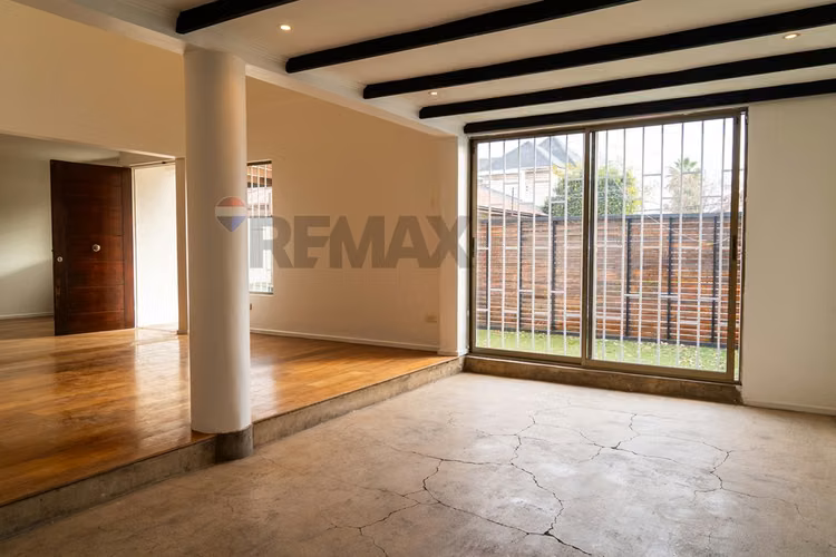 Casa remodelada en pasaje cerrado