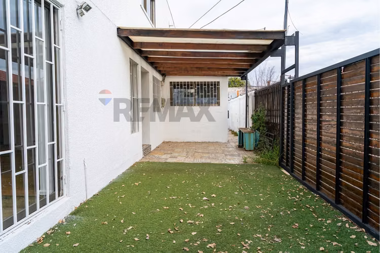 Casa remodelada en pasaje cerrado