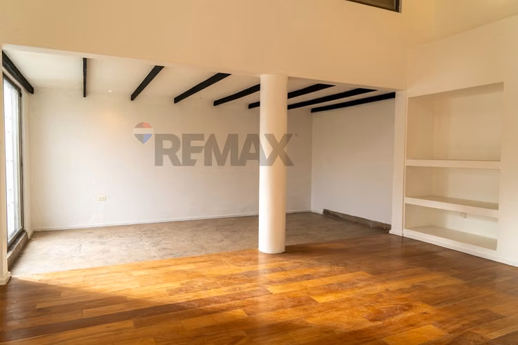 Casa remodelada en pasaje cerrado