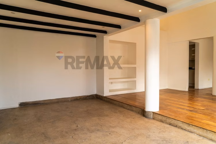 Casa remodelada en pasaje cerrado