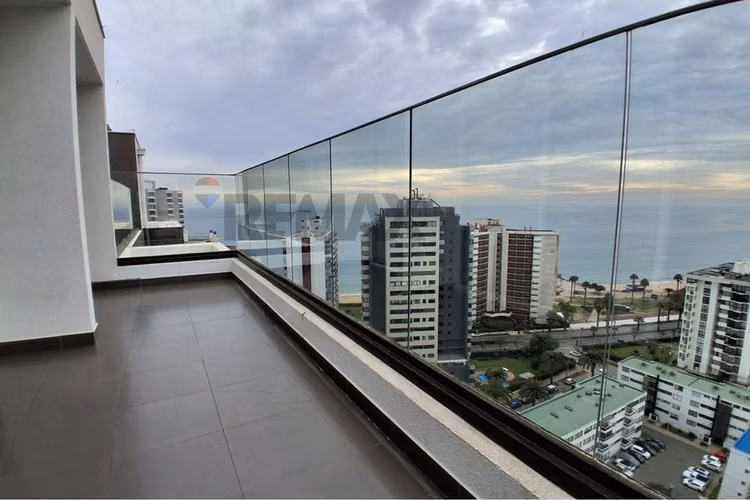 Moderno depto con vista al mar