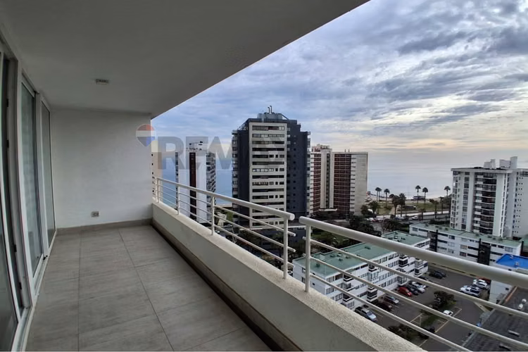 Moderno depto con vista al mar
